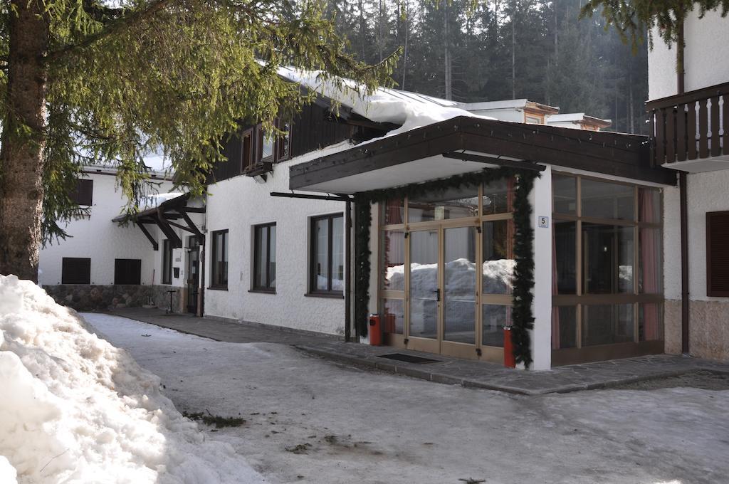 Casa Alpina Dobbiaco Hotel Exterior photo