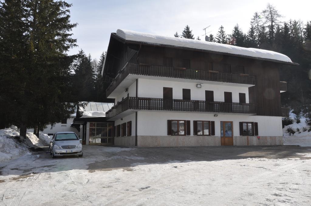 Casa Alpina Dobbiaco Hotel Exterior photo