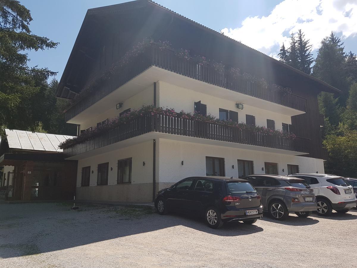 Casa Alpina Dobbiaco Hotel Exterior photo