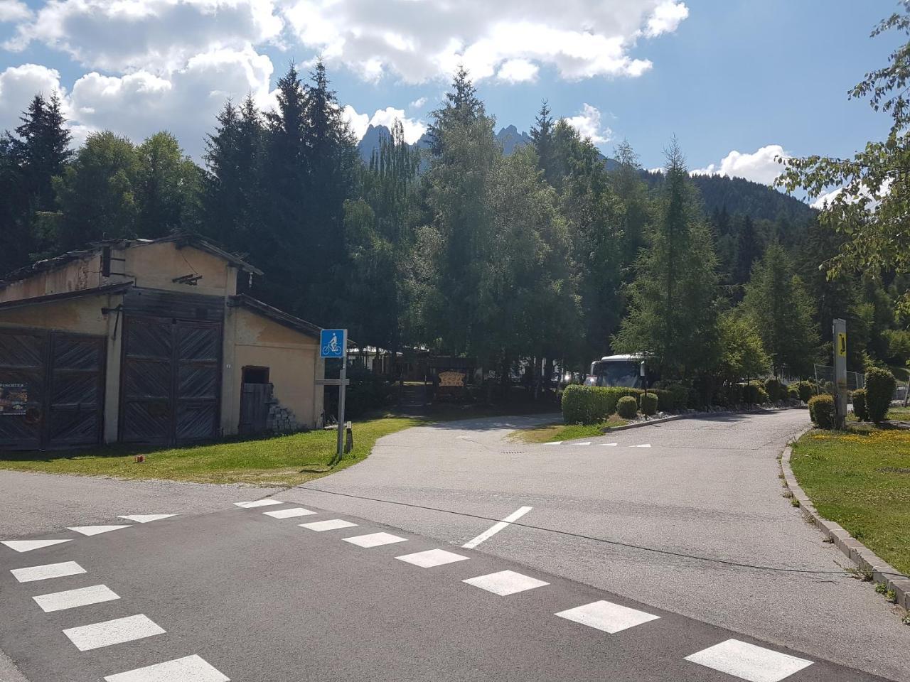 Casa Alpina Dobbiaco Hotel Exterior photo