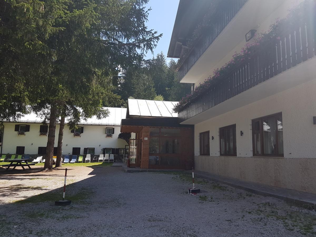Casa Alpina Dobbiaco Hotel Exterior photo